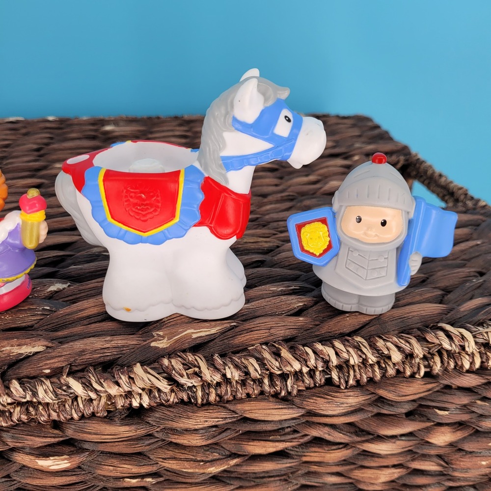 VintageFisher-Price Little People Royal Kingdom Toddler Playset Figure Furniture - Picture 3 of 8